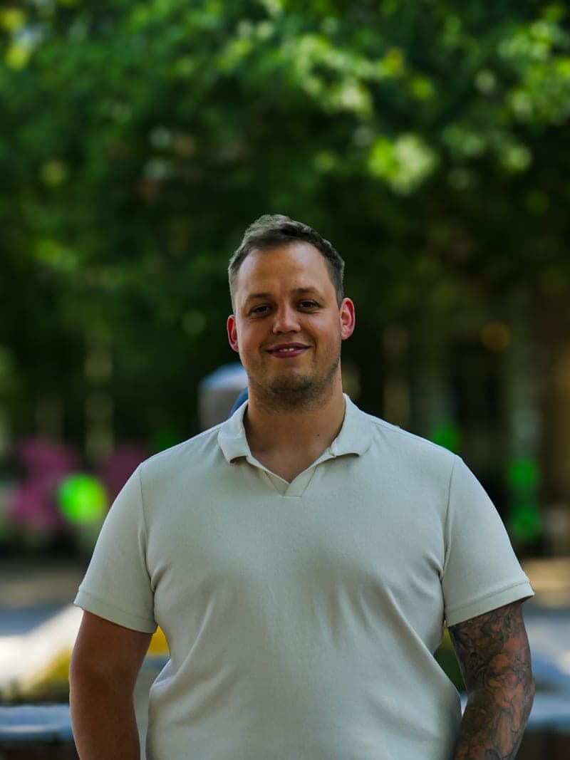 Jari, Founder